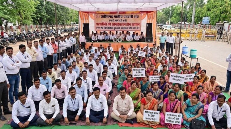 छत्तीसगढ़ में पटवारियों की हड़ताल से जमीन और राजस्व संबंधी काम प्रभावित।
