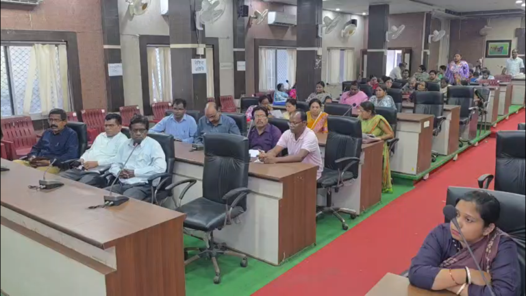 रायगढ़ नगर निगम में मतदाता सूची SIR पुनरीक्षण कार्य की समीक्षा बैठक