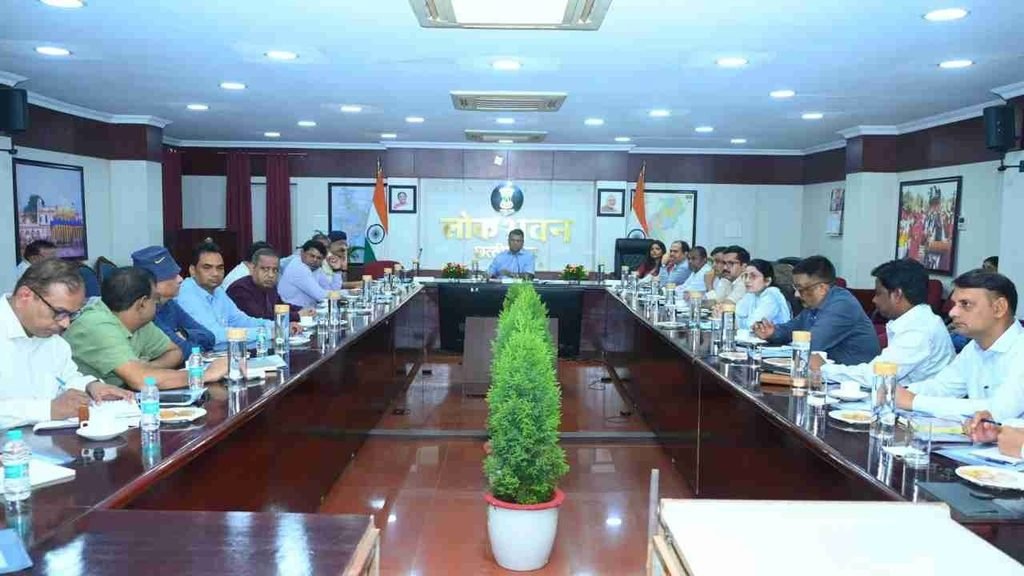 लोकभवन में समीक्षा बैठक