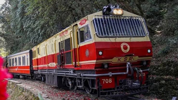 दीपावली और छठ पूजा के दौरान रायपुर रेलवे स्टेशन पर यात्रियों की सुविधा के लिए अतिरिक्त कोच और प्लेटफार्म व्यवस्था