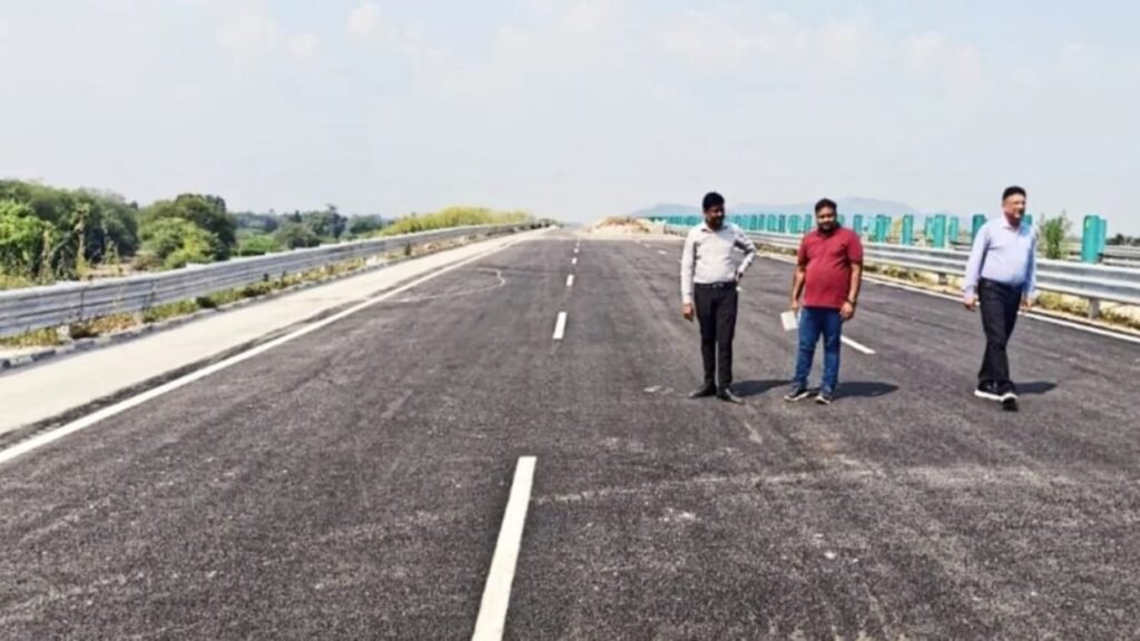 छत्तीसगढ़ के रायपुर-विशाखापत्तनम भारतमाला हाईवे पर सड़क में दरारें