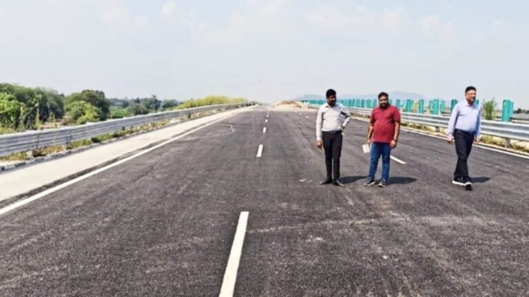 छत्तीसगढ़ के रायपुर-विशाखापत्तनम भारतमाला हाईवे पर सड़क में दरारें