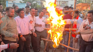 रायगढ़ में खड़गे की टिप्पणी के विरोध में भाजपा युवा मोर्चा का प्रदर्शन