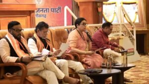 स्मृति ईरानी की रायपुर में भाजपा विधायकों के साथ बैठक